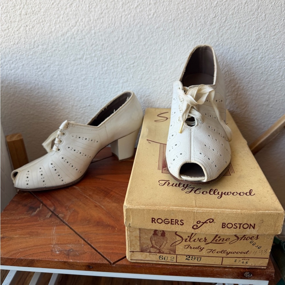 RARE Paulette Goddard Silver Line 1940’s peep toe Oxford heels. Vintage lace up